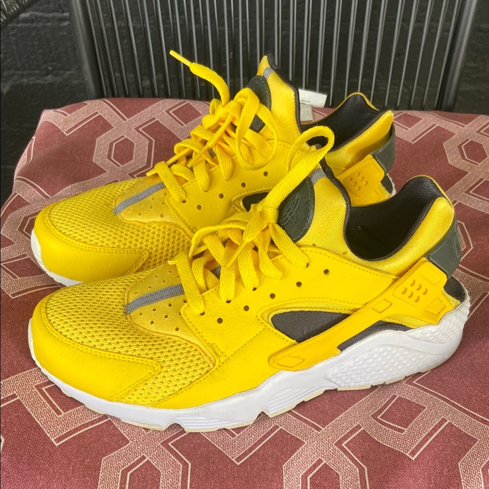 Men’s Yellow Nike Huarache